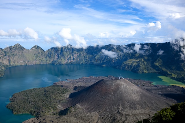 Reasons Why Mount Rinjani Should Be On Your Bucket List